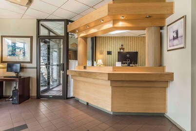 Quality Hotel & Suites