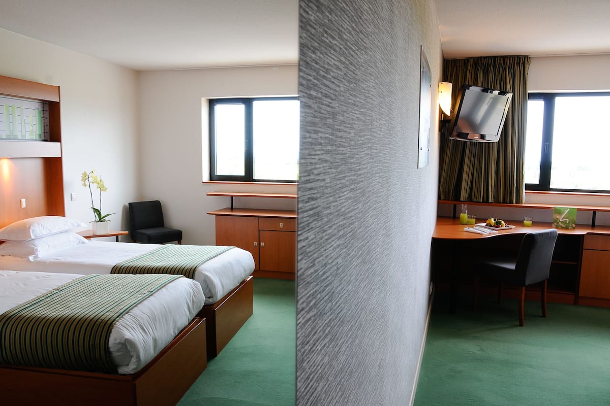 Superior Twin Room, Non Smoking | In-room safe, blackout curtains, soundproofing, rollaway beds