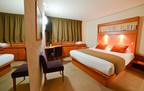 In-room safe, blackout curtains, soundproofing, rollaway beds - Hotel Archamps Porte Sud de Geneve (Archamps)