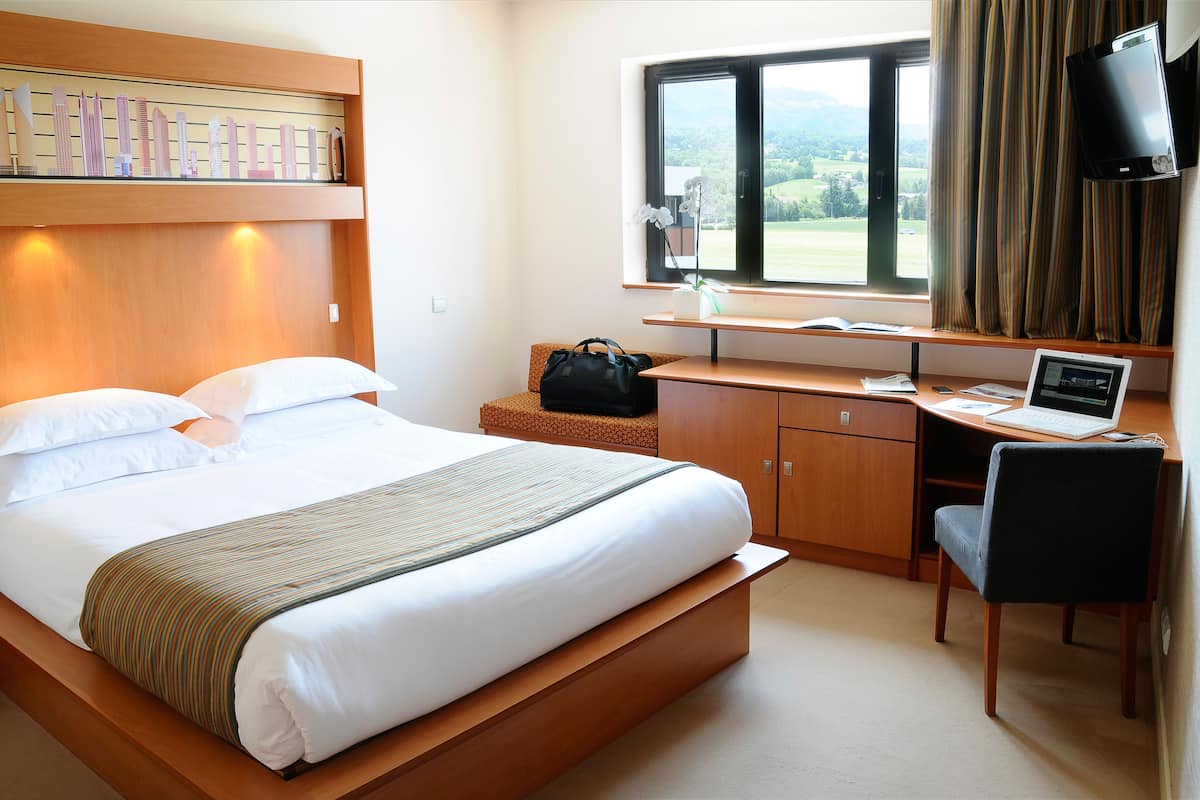 Comfort Double Room, Non Smoking | In-room safe, blackout curtains, soundproofing, rollaway beds