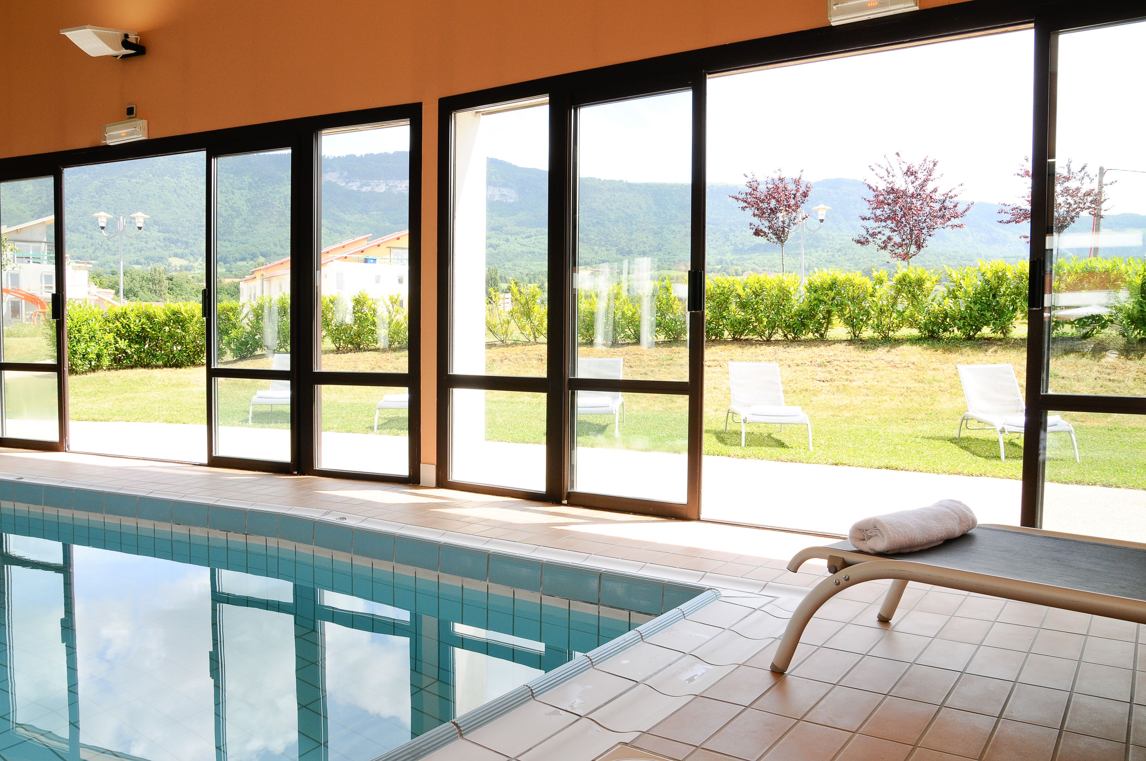 Indoor pool, pool loungers
