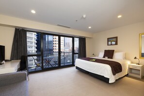 Studio | 1 bedroom, minibar, desk, laptop workspace