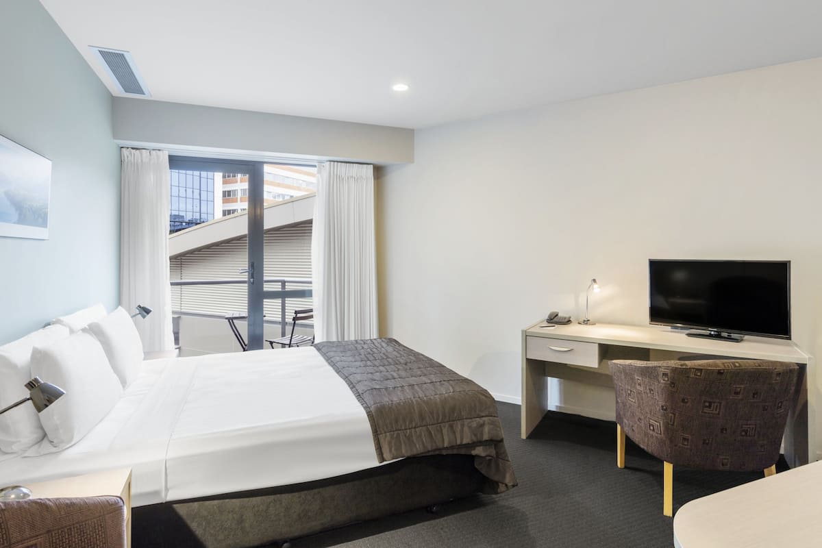 1 bedroom, minibar, desk, iron/ironing board