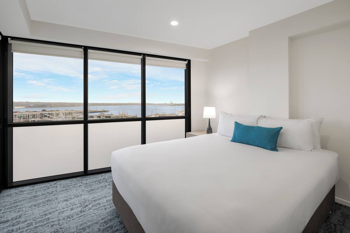 Standard Apartment, 2 Bedrooms, Non Smoking, Harbor View | Desk, iron/ironing board, WiFi (free), alarm clocks