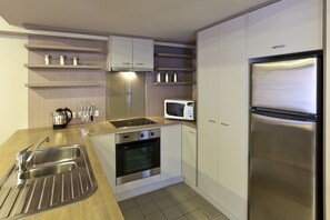 One Bedroom Apartment City View | Private kitchen | Microwave, stovetop, dishwasher, coffee/tea maker - The Chancellor on Hobson (Auckland)