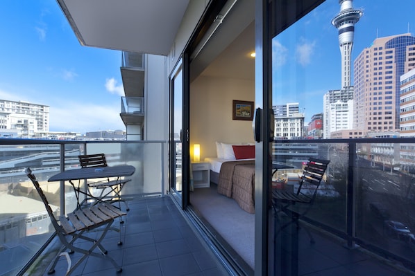 Standard Studio Suite, 1 Queen Bed, City View | Balcony