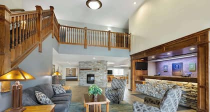 Quality Inn & Suites Fort Madison near Hwy 61