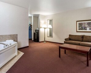 Suite, 1 très grand lit et 1 canapé-lit, accessible aux personnes à mobilité réduite (Accesible Tub) | Literie de qualité supérieure, bureau