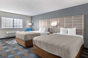 Habitación estándar, 2 camas de matrimonio, no fumadores | Ropa de cama de alta calidad y escritorio