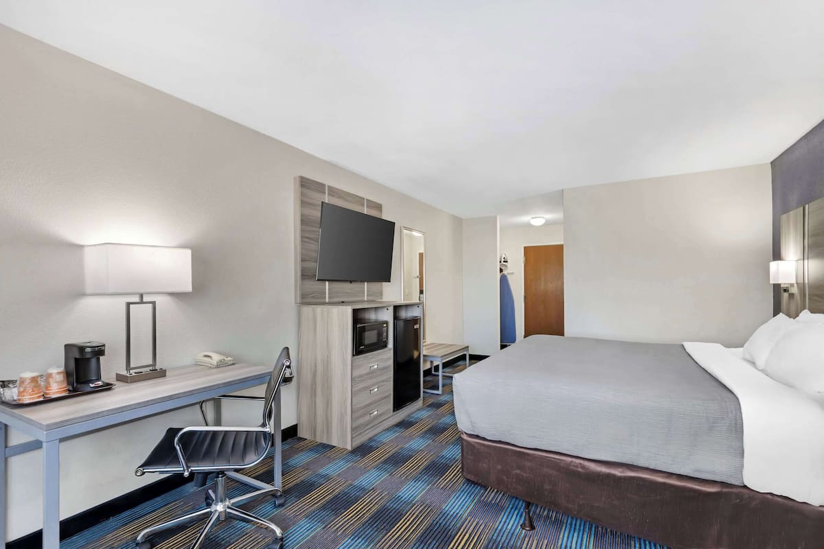 Standard Room, 1 King Bed, Non Smoking