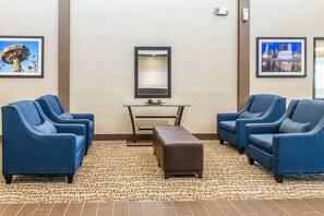 Lobby sitting area - Comfort Suites Columbus Expo Center (Columbus)