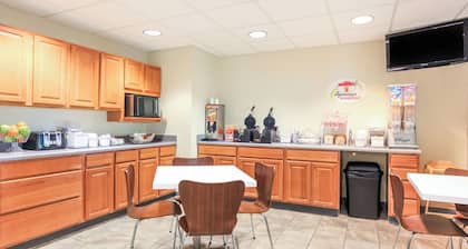 Super 8 by Wyndham Sault Ste. Marie MI