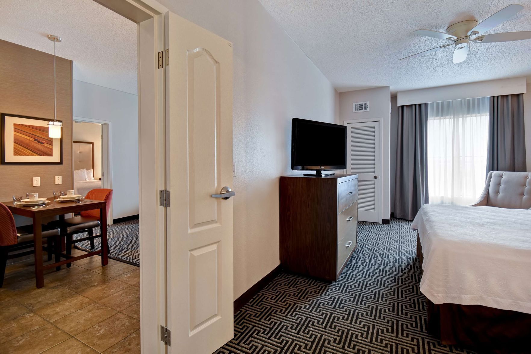 Premium bedding, in-room safe, desk, laptop workspace