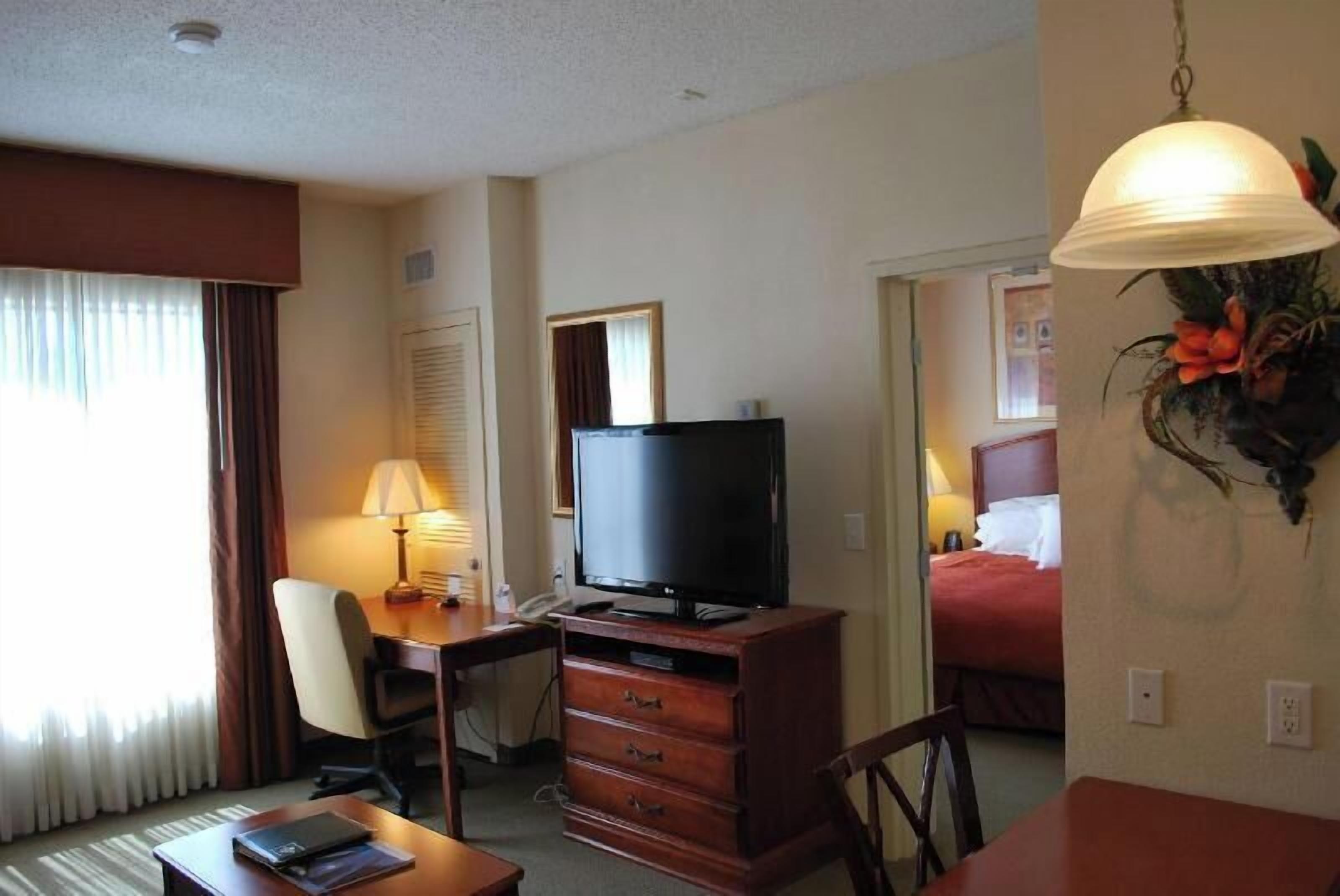Premium bedding, in-room safe, desk, laptop workspace