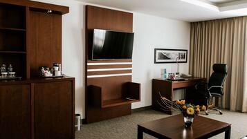 スイート キングベッド 1 台 禁煙 (Upgrade) | 高級寝具、セーフティボックス (室内)、デスク、遮光カーテン