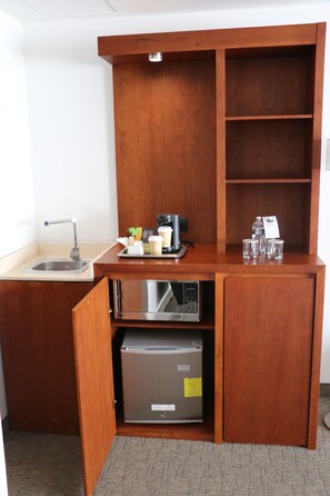 Premium bedding, in-room safe, desk, blackout curtains - Radisson Poliforum Plaza Hotel Leon (León)