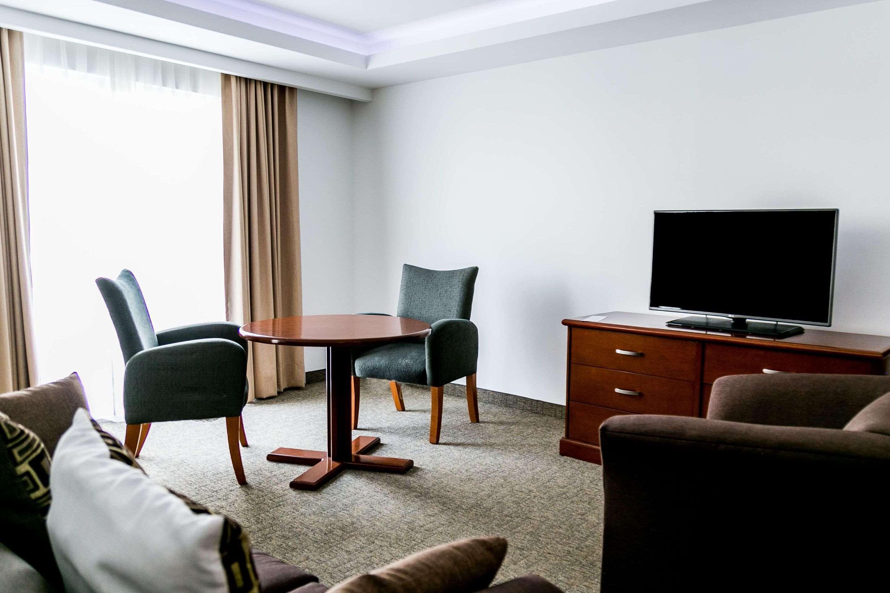 studio suite, 1 king bed, non smoking | 1 bedroom, premium bedding, in-room safe, desk