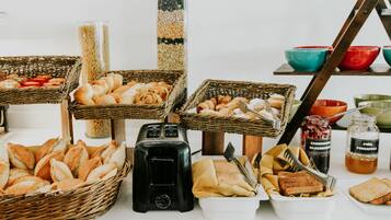 Daily buffet breakfast (MXN 295 per person)