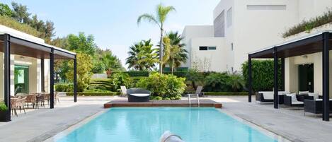 Outdoor pool, pool loungers