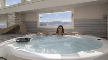 Indoor spa tub