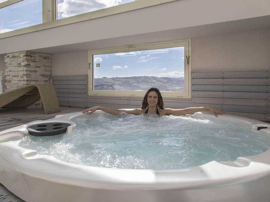 Banyera d'hidromassatge coberta