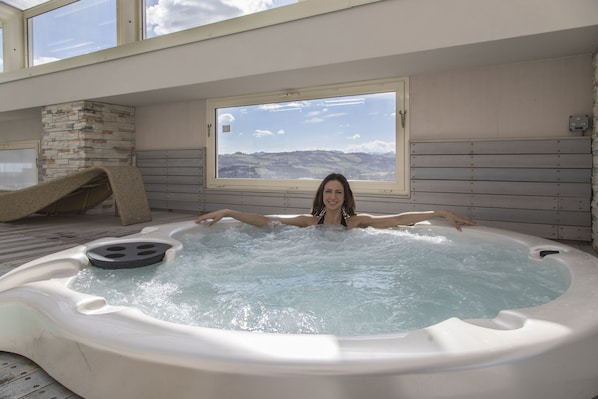 Indoor spa tub