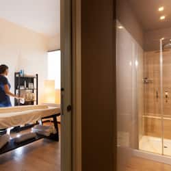 Phòng trị liệu đôi, phòng tắm hơi, bồn tắm thủy lực