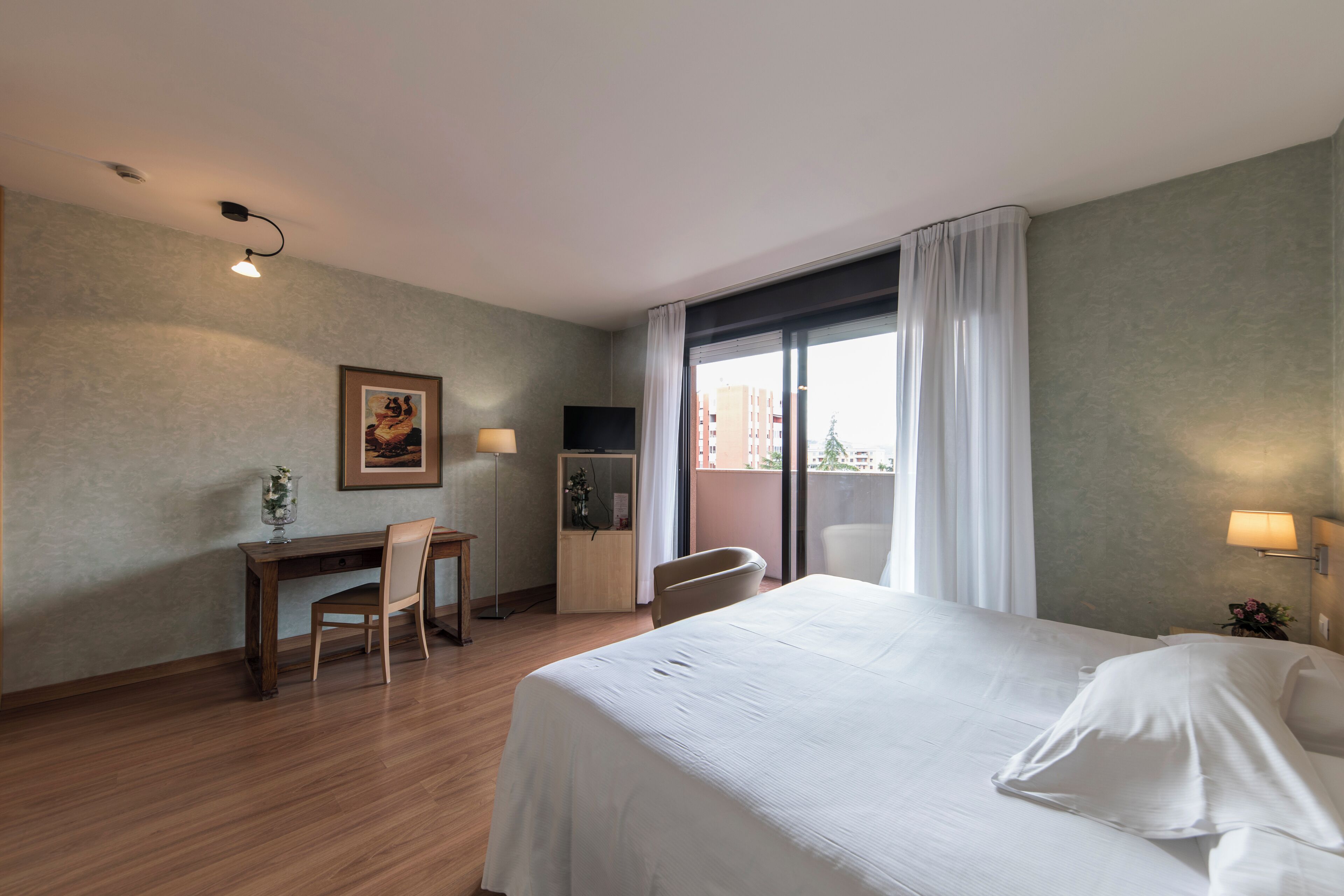 双人房 | 高档床上用品、羽绒被、泰普尔床垫、迷你吧