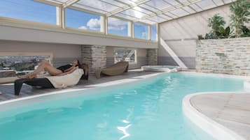 Piscine couverte, piscine extérieure