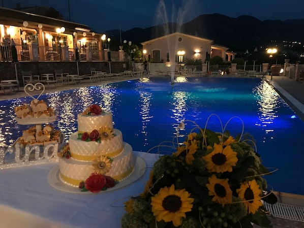 Outdoor pool, free pool cabanas, pool umbrellas