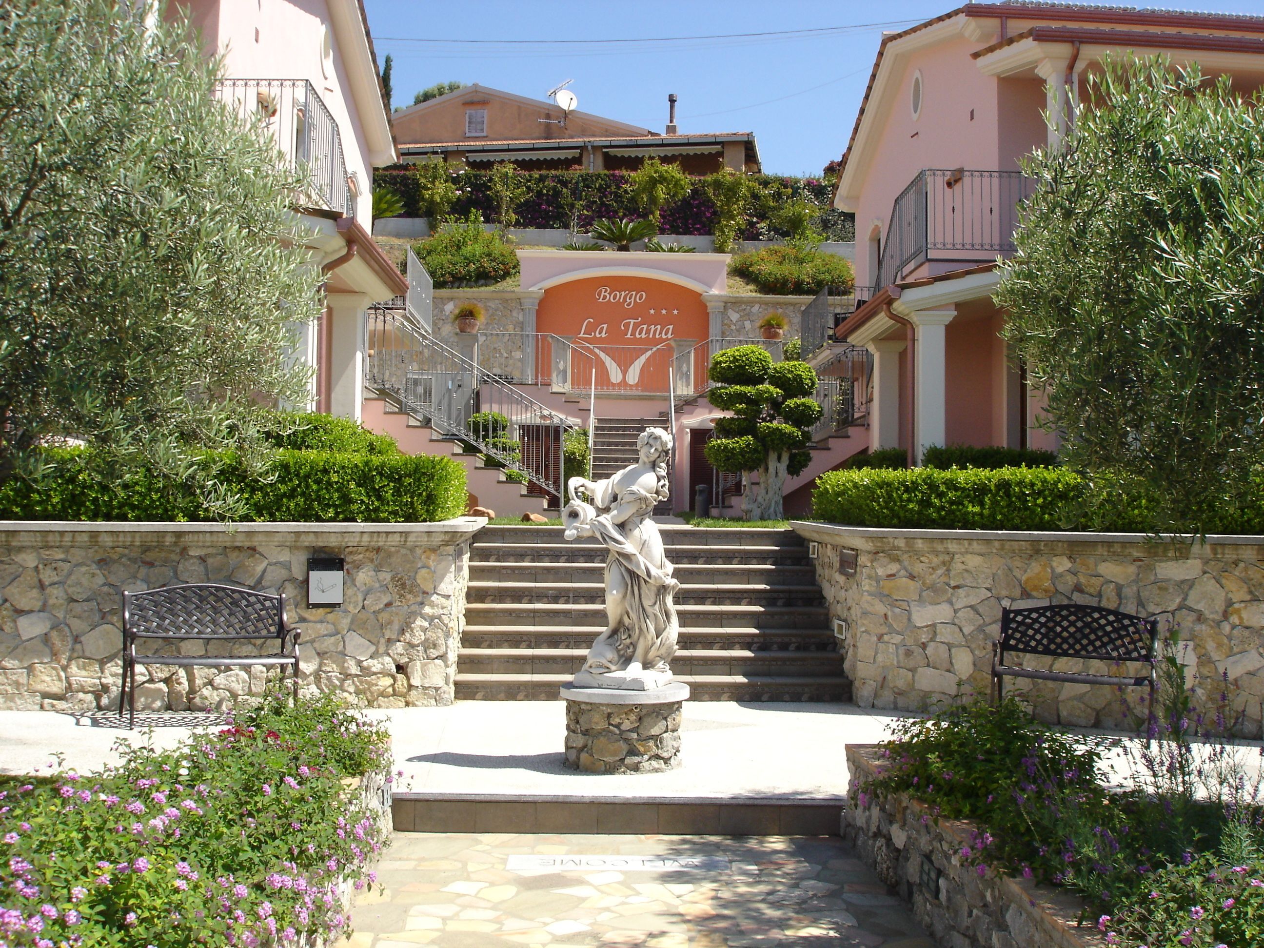 Mặt tiền nơi lưu trú