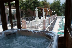 Indoor spa tub