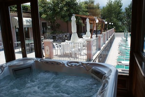 Indoor spa tub