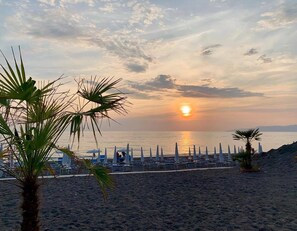 Beach nearby, free beach shuttle, beach umbrellas, snorkeling