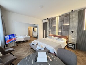 Phòng 4 Deluxe, bồn tắm thủy lực | Két bảo mật tại phòng, bàn ủi/dụng cụ ủi quần áo 