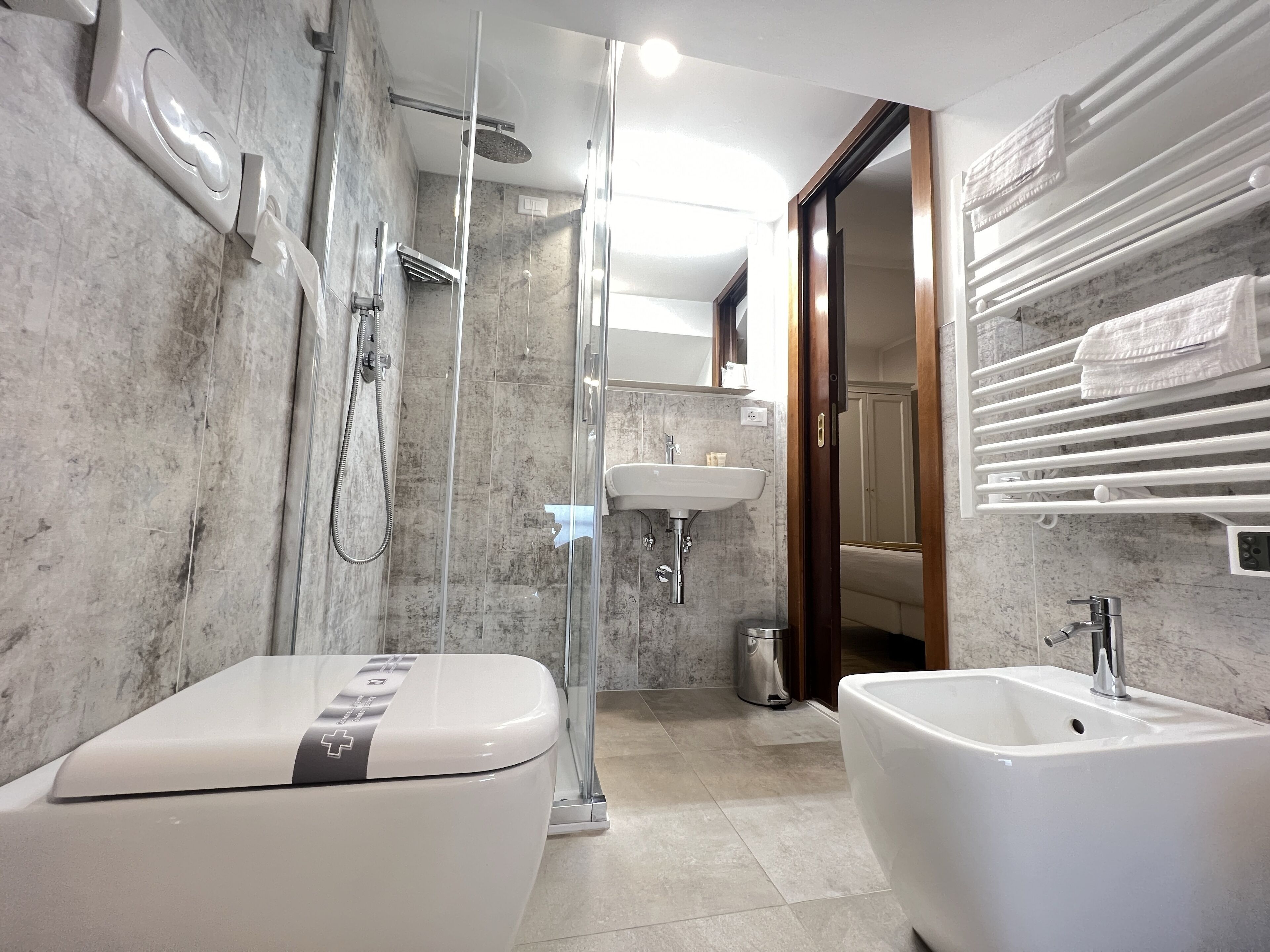 economy room | bathroom | shower, rainfall showerhead, free toiletries, hair dryer