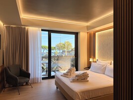 Ropa de cama de alta calidad, edredones de plumas, minibar y caja fuerte