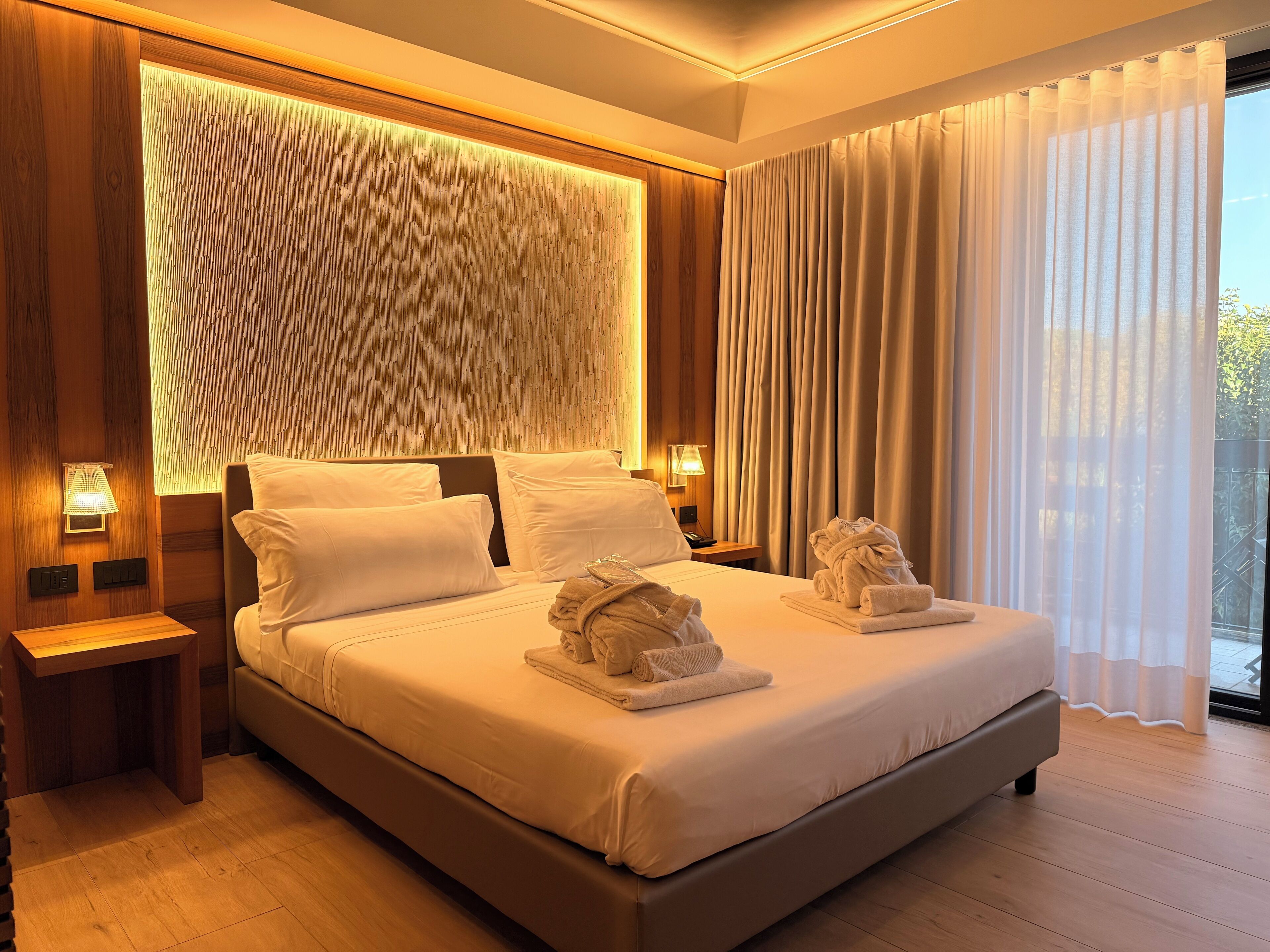 Executive Room, Balcony, Partial Lake View | Premium bedding, down duvets, minibar, in-room safe