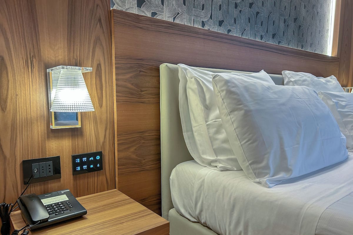 Executive Room with Balcony | 1 sovrum, sängtillbehör av högsta kvalitet, duntäcken och minibar