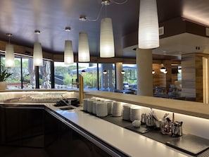 2 Bars/Lounges, Poolbar