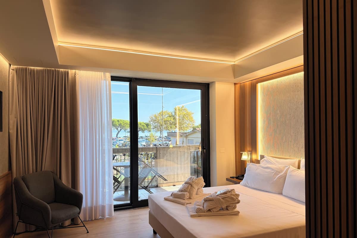 1 bedroom, premium bedding, down comforters, minibar