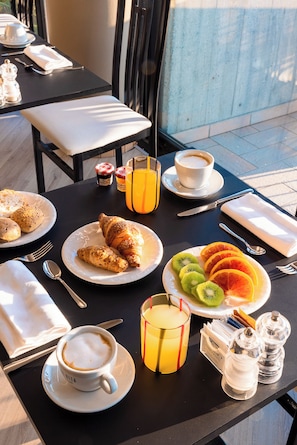 Desayuno bufé gratuito y diario