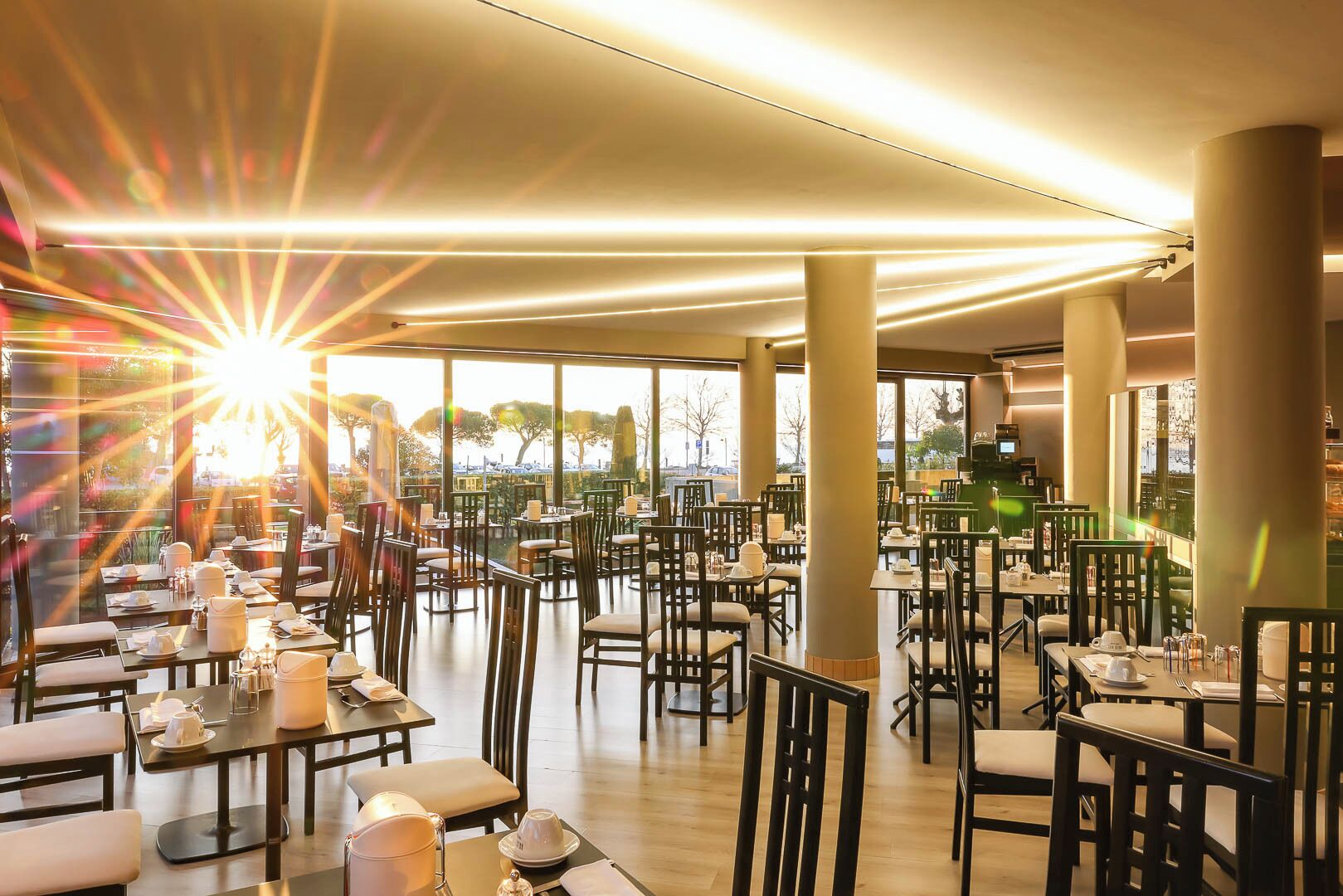 Sudah termasuk sarapan prasmanan setiap hari