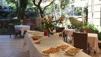 Daily buffet breakfast (EUR 15 per person)