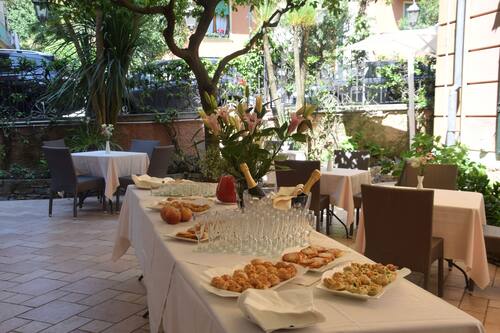 Daily buffet breakfast for a fee