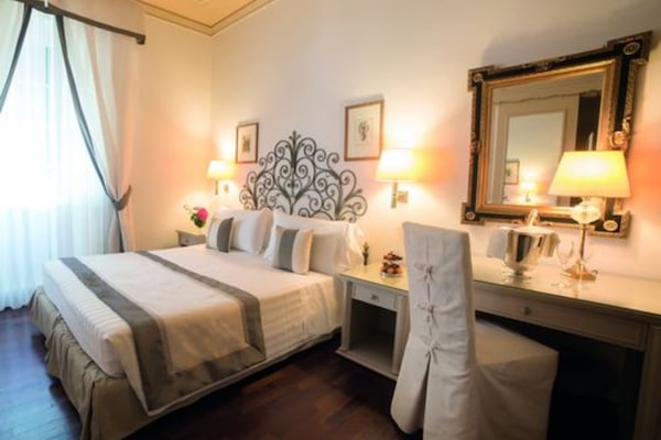Premium bedding, down comforters, minibar, in-room safe