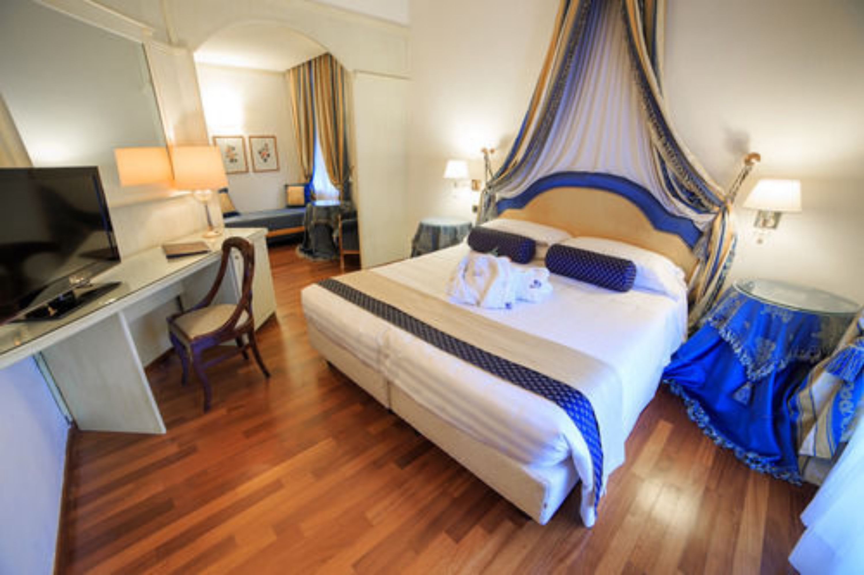 premium bedding, down duvets, minibar, in-room safe