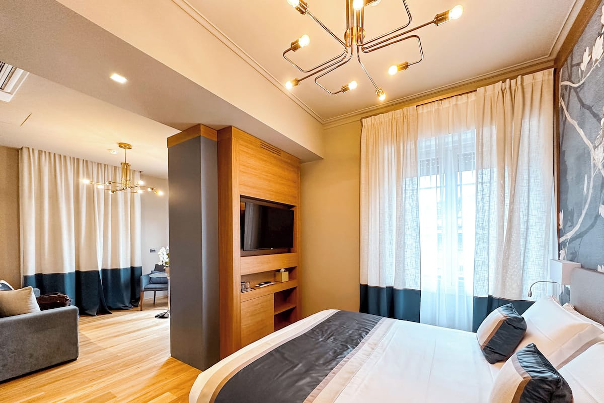 Suite Junior | 1 camera, biancheria da letto di alta qualità, copriletto in piuma