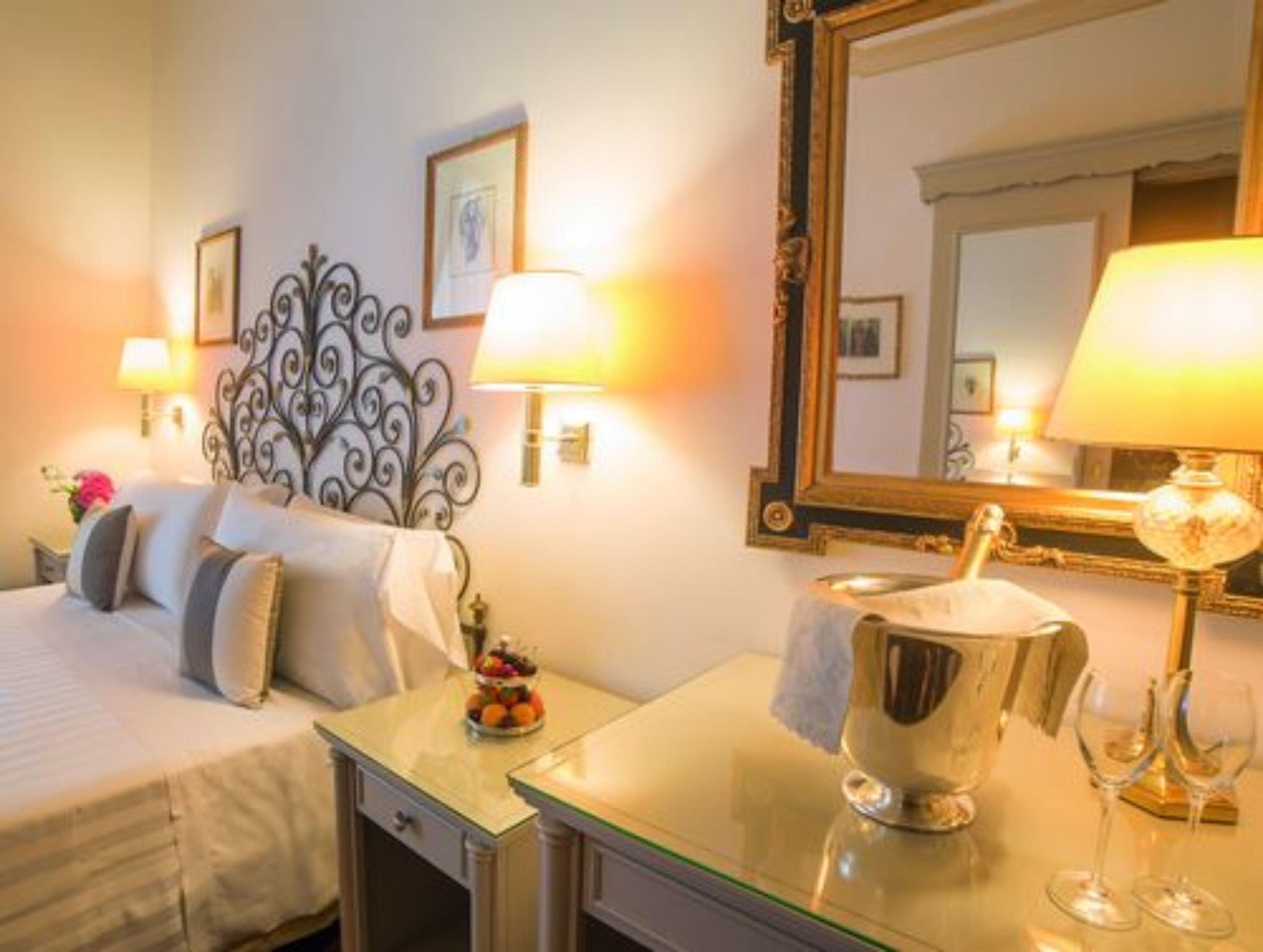 premium bedding, down duvets, minibar, in-room safe