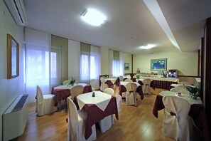 Food-Court